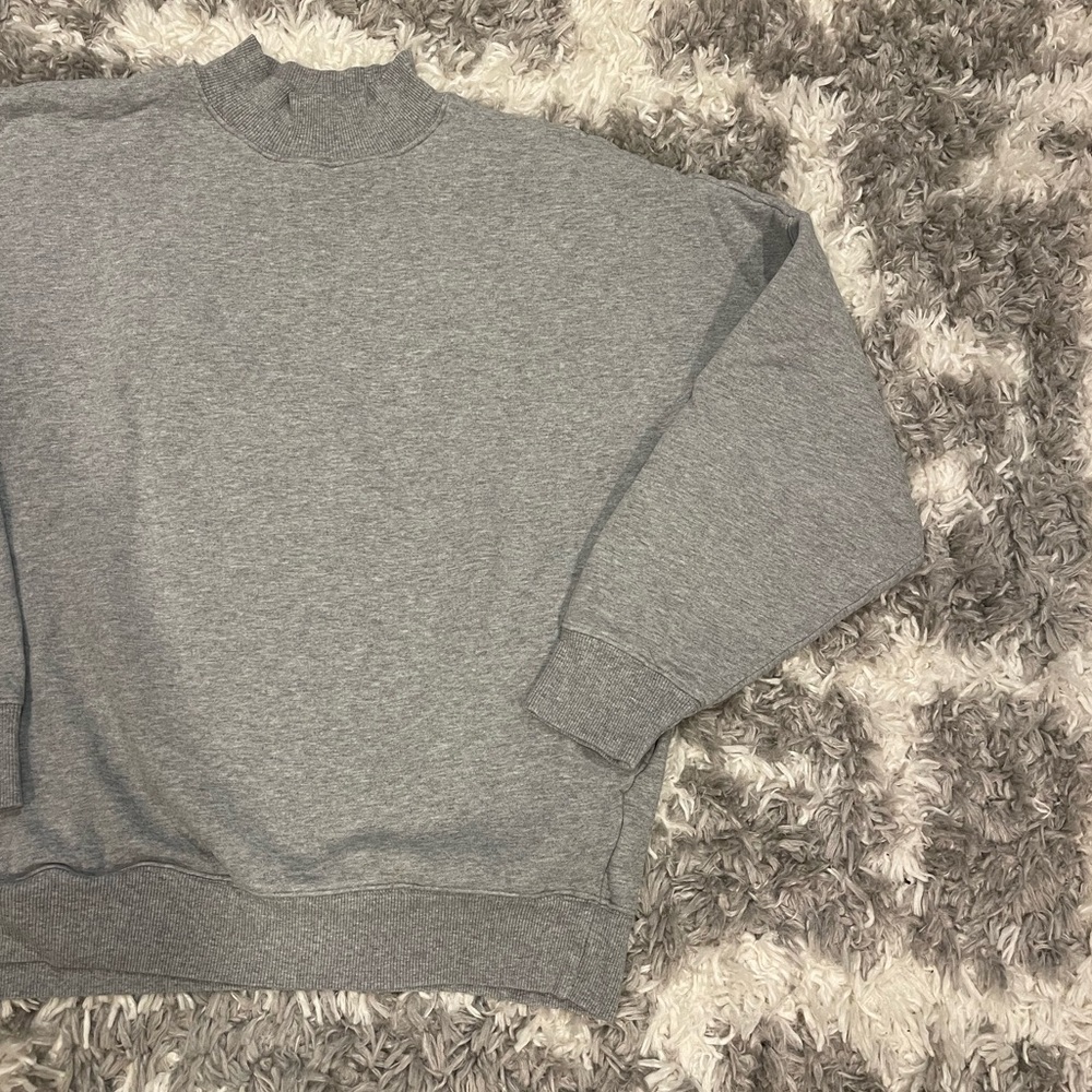 Aritzia TNA Crewneck - Picture 2 of 6